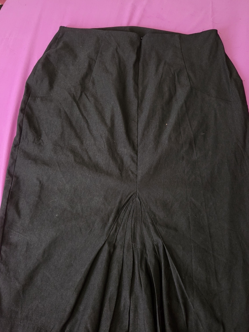 Unique Vintage Black Fishtail Pleated-Back Pencil Skirt in 16/1X